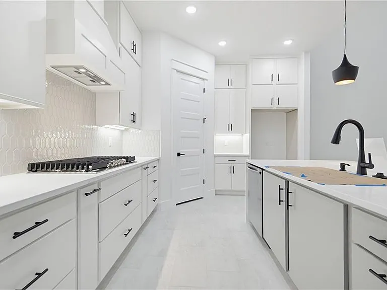 431 Hedge Dr — Photo 8