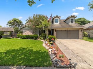 15703 Castorglen Dr, Webster, TX 77598