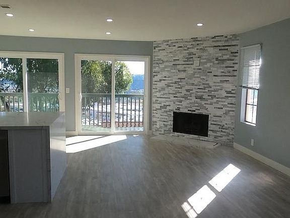 3rd image of 6833 Fashion Hills Blvd
