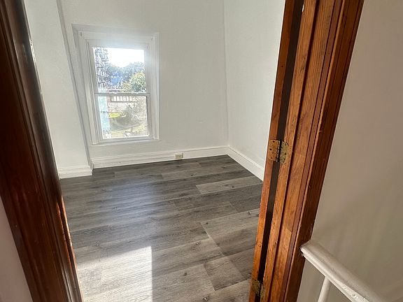 Small bedroom/office