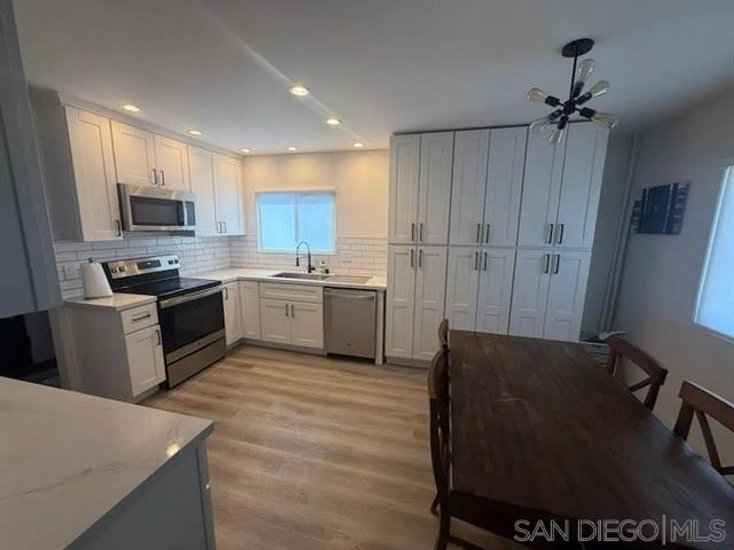 Centrally Located 2 Bed 2 Bath Condo! — Photo 4