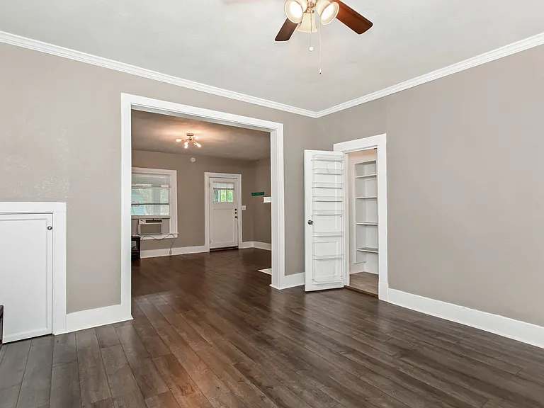 5736 Worth St — Photo 11