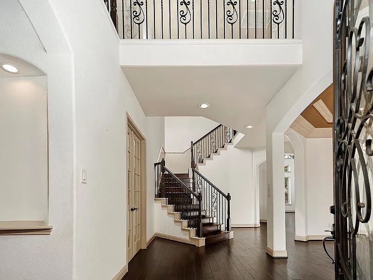 27 Tioga Pl — Photo 3