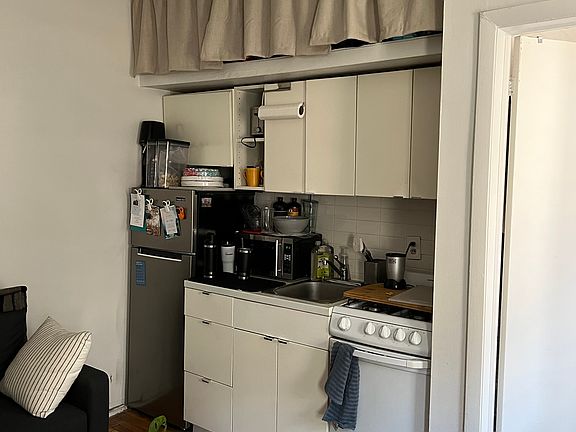 4th image of 111 W 16th St APT 4G