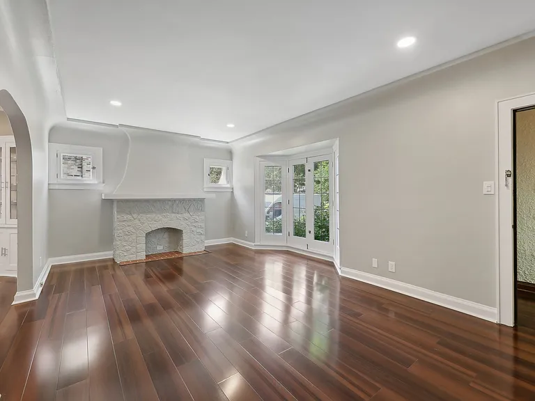 1416 Martha Washington Dr — Photo 3