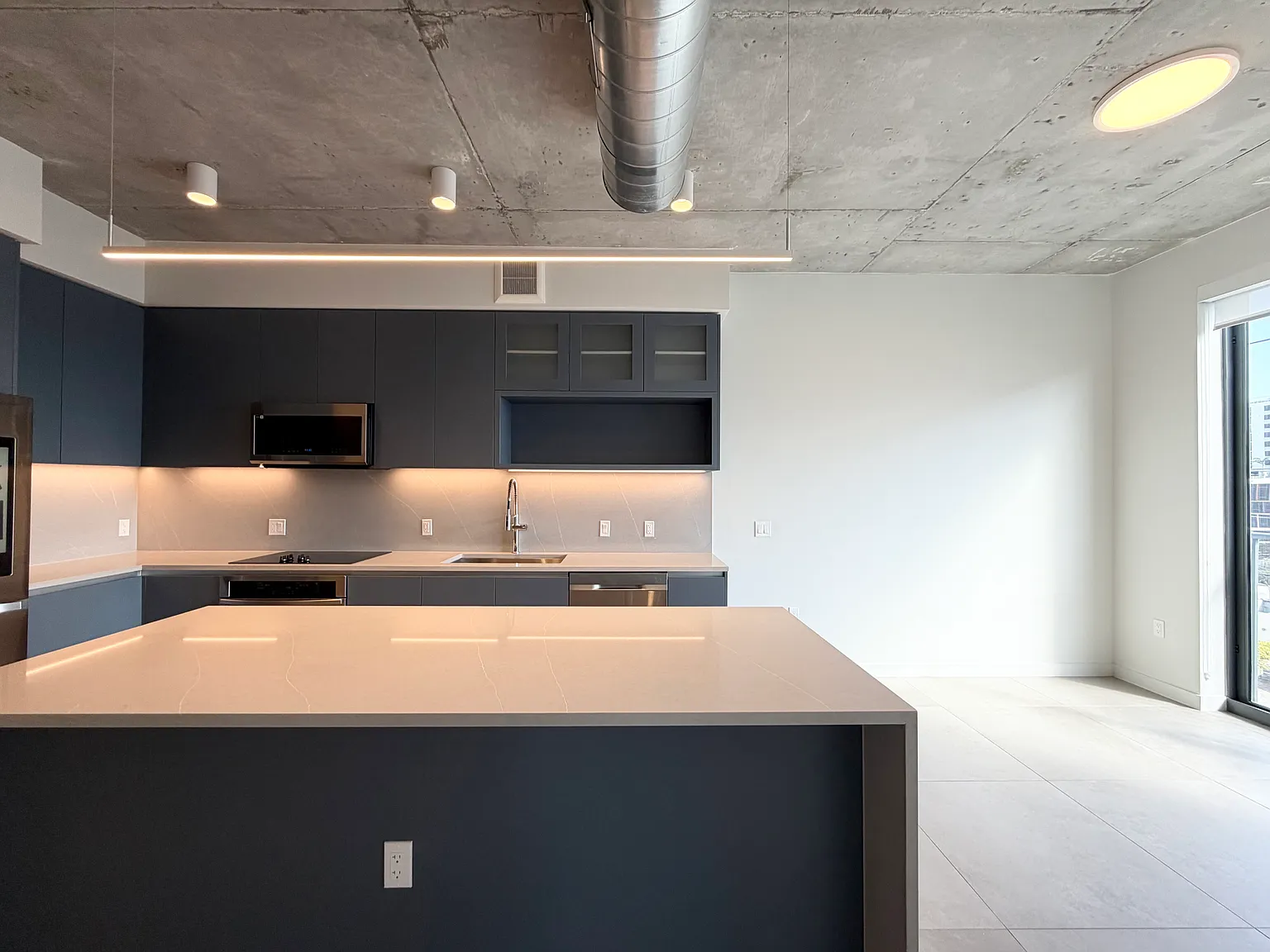 1 bed, 648 sqft, $2,300 — Photo 2
