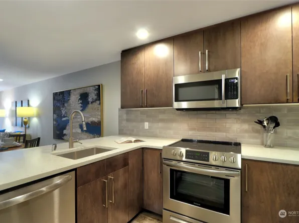 7323 Sand Point Way NE #105, Seattle, WA 98115