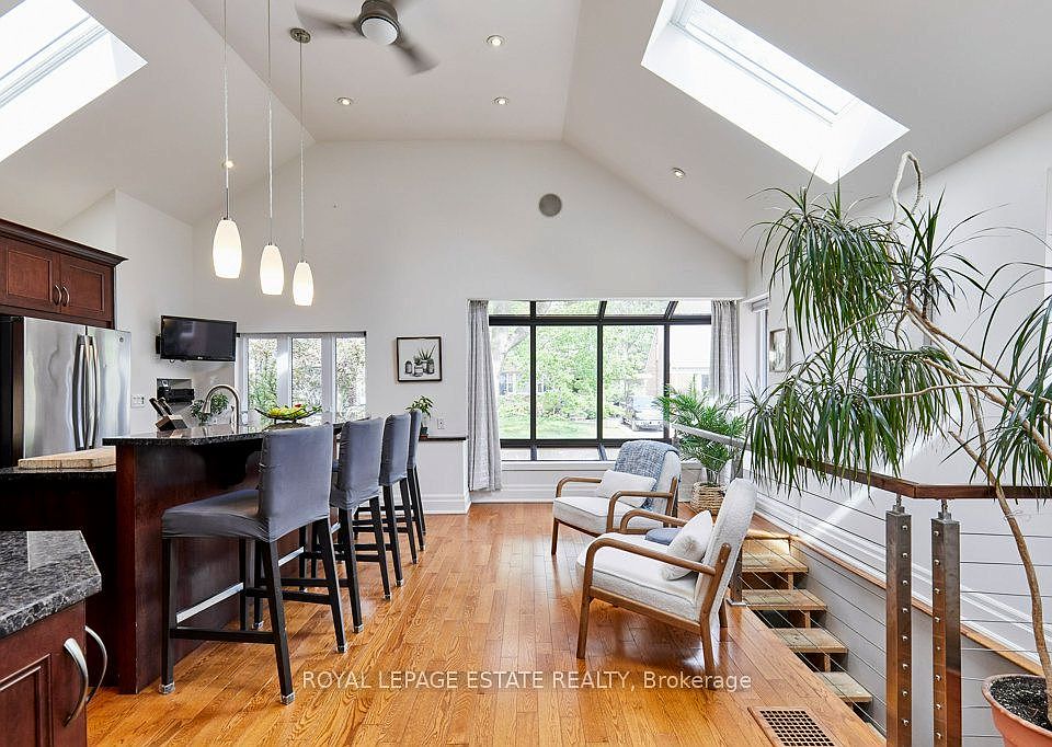 1st image of 10 Queensgrove Rd