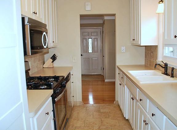 5th image of 2824 Lexington Ave