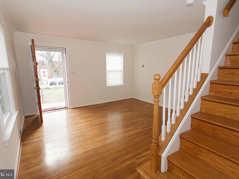 1419 N Longfellow St — Photo 3