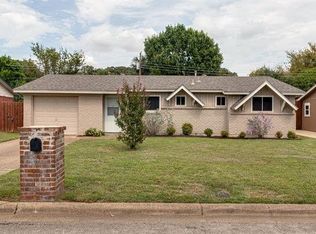 828 Dee Ln, Bedford, TX 76022