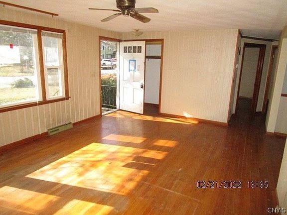 4th image of 111 Manor Dr