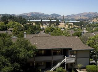 61 Village Cir, San Rafael, CA 94903