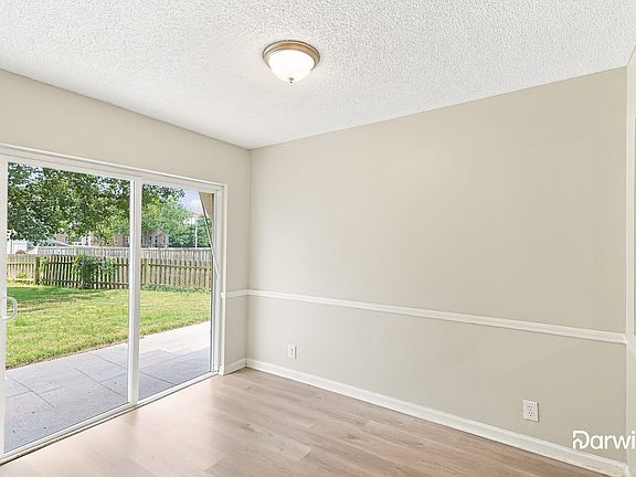 5th image of 409 Alexander Dr