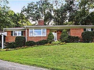 9224 Farnsworth Dr, Potomac, MD 20854