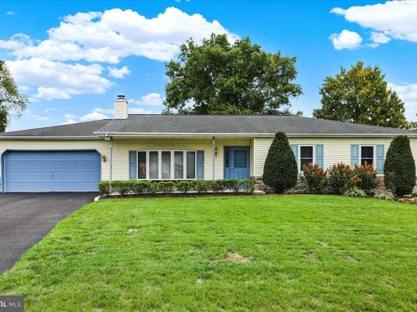 245 Cornerstone Dr, Blandon, PA 19510