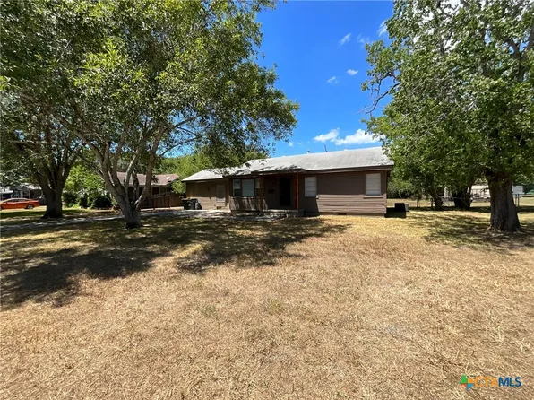 1004 Lawndale Ave, Victoria, TX 77901
