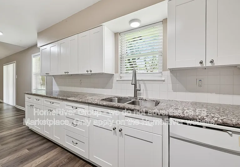 12002 Hillcroft Ave — Photo 3