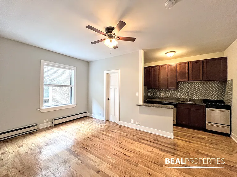 635 W Barry Ave — Photo 10
