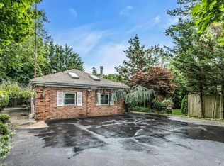 84 Horton Pl, Syosset, NY 11791