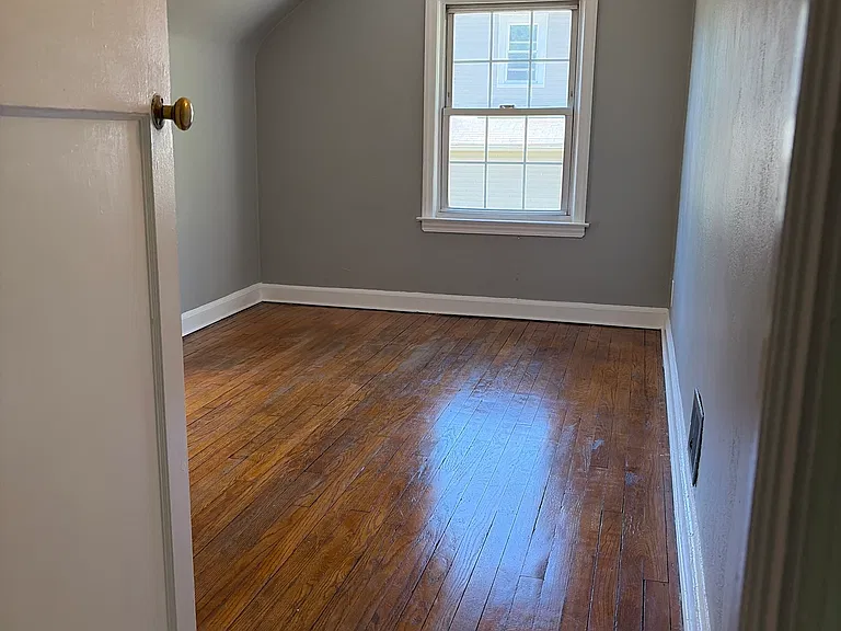 182 Woodland St — Photo 4