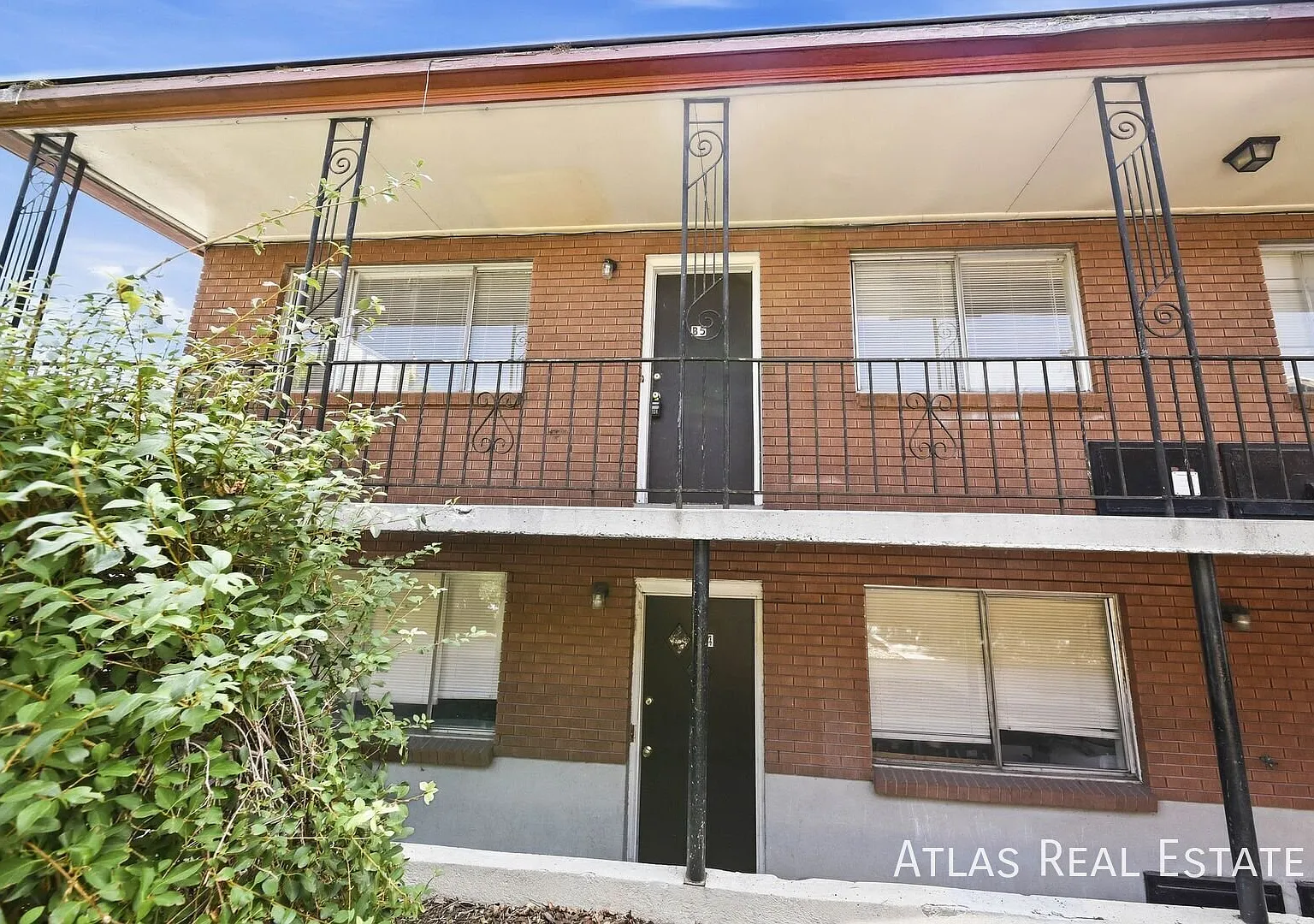 Cozy 1 Bedroom, 1 Bathroom Apartment | Off-Street Parking — Photo 1