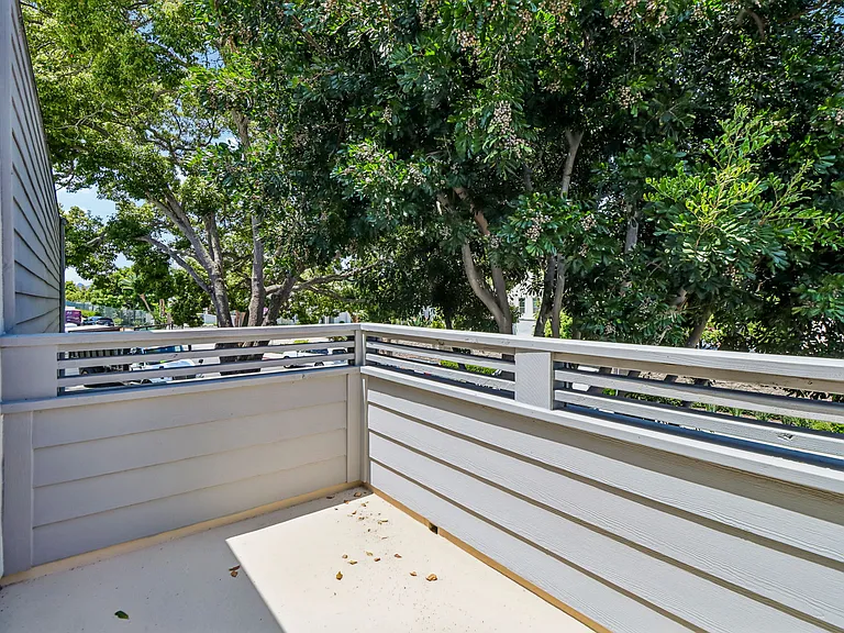 Loma Palisades — Photo 24