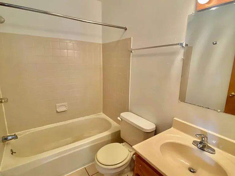 512 W Cross St — Photo 21