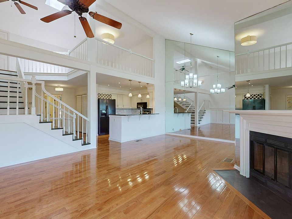 1st image of 107 Villa View Ct