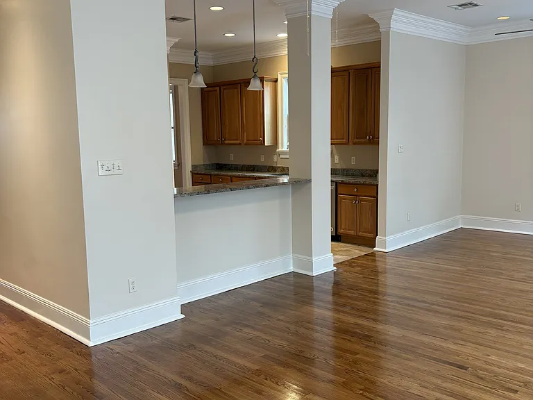5610 Annunciation St — Photo 13