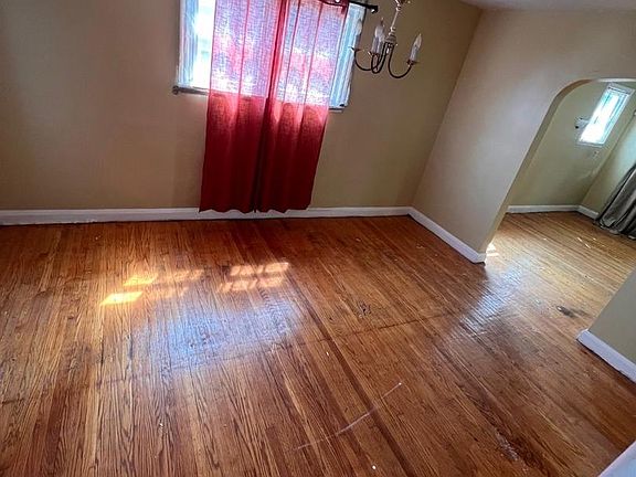 3rd image of 3401 Woodstock Ave