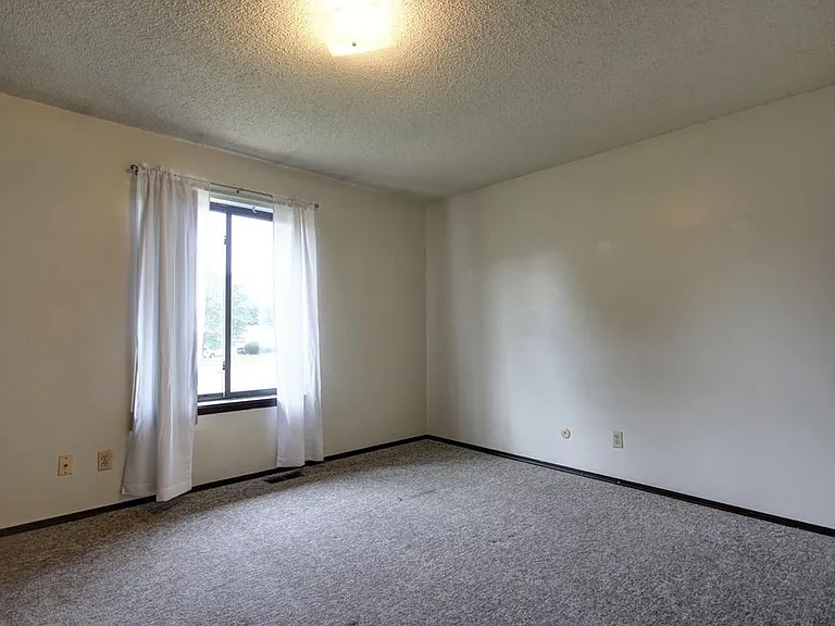 1907 Nancy Ct — Photo 16