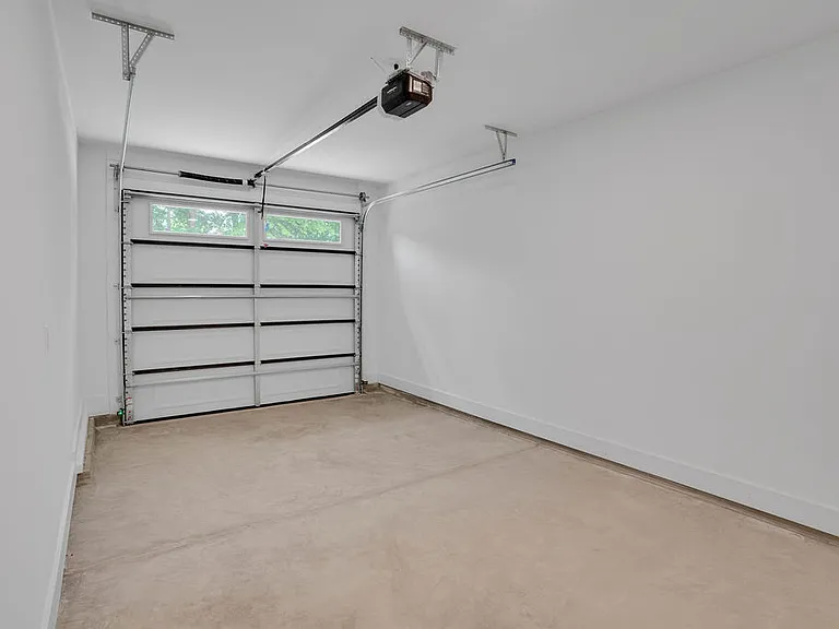 521 S Brady Ave — Photo 11