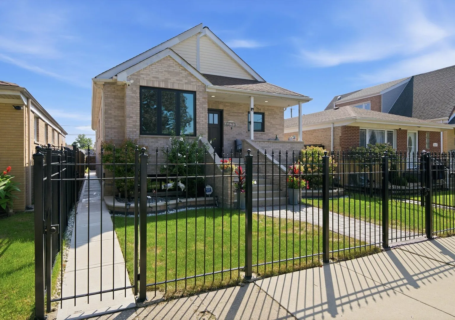 5 bed, 2500 sqft, $5,000 — Photo 2