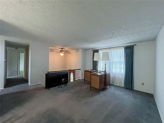 2nd image of 130 Oberlin Dr