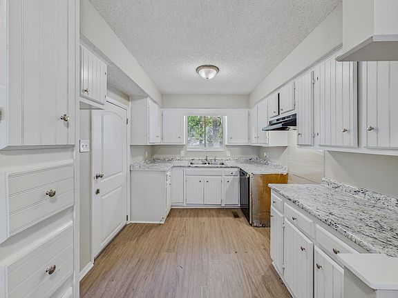 8210 Park Ave-12_06292026