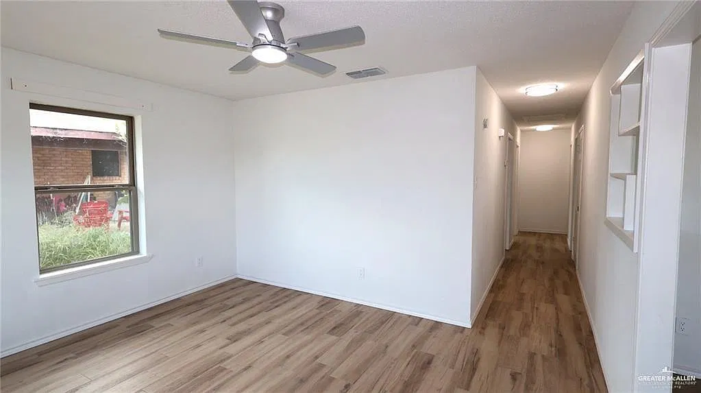 3 bed, 1.0 bath, 1092 sqft, $1,350 — Photo 3