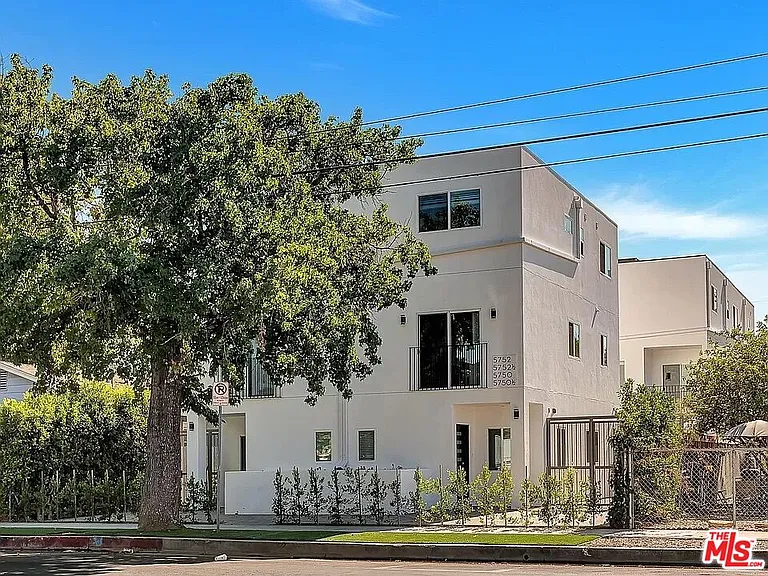 5752 Kester Ave — Photo 1