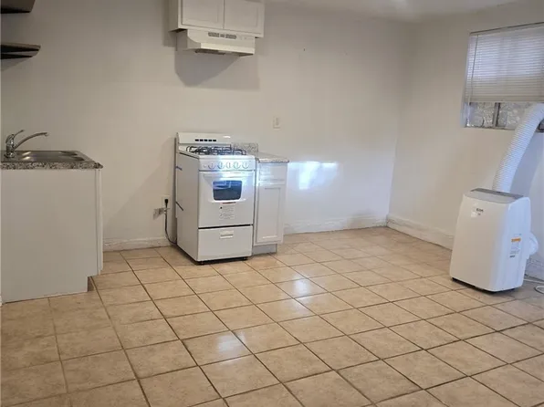 858 1/2 W 33rd Way, Long Beach, CA 90806