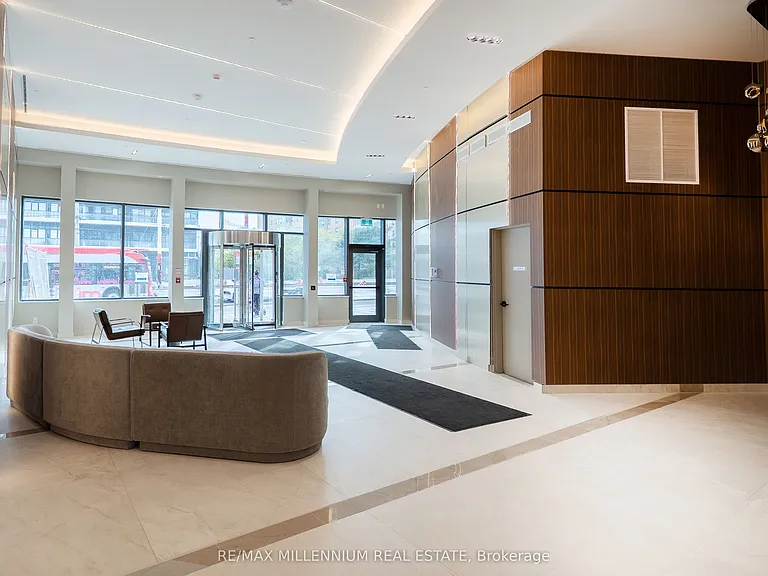 5105 Hurontario St #Penthouse 6 — Photo 3