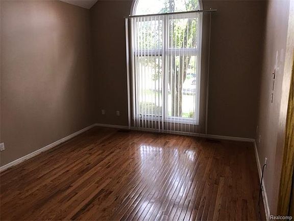 4th image of 6195 Oak Trl