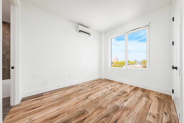 Bedroom, photo 2