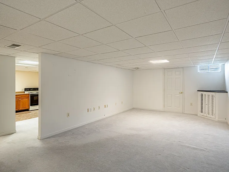 109 Lincoln Rd — Photo 36