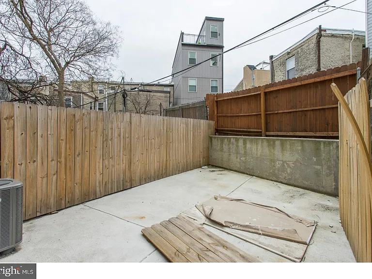 1824 Poplar St #1 — Photo 11