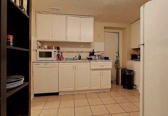 5th image of 331 Spruce St #B