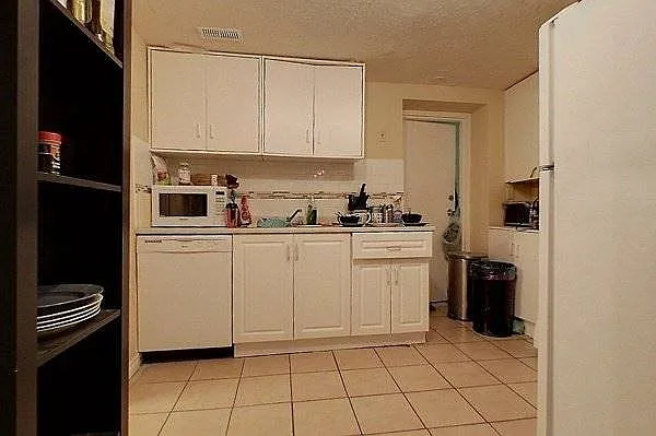 331 Spruce St #B — Photo 5
