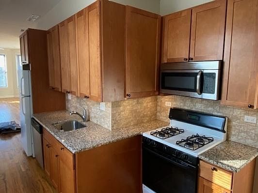 2nd image of 1526 W Wilson Ave APT 1