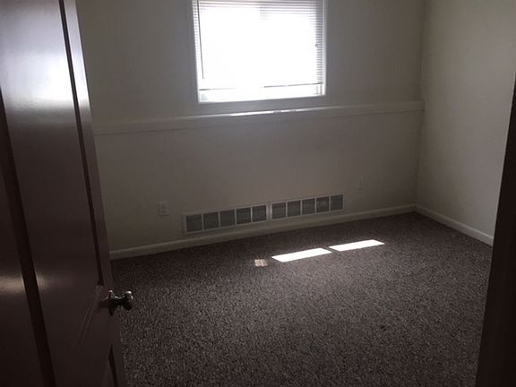 5th image of 2188 Meadowlawn Dr APT 9