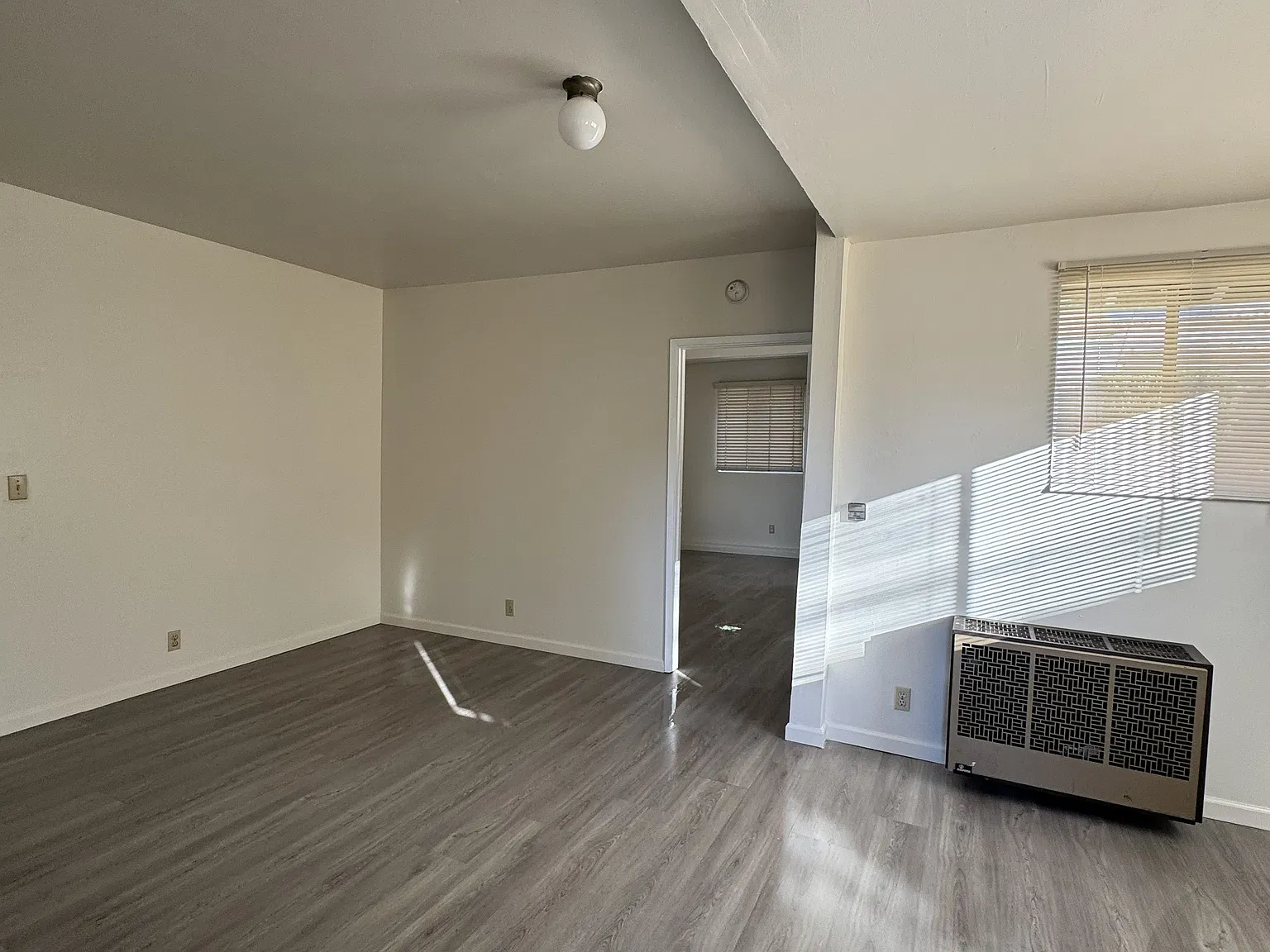 3 bed, 1000 sqft, $3,150 — Photo 3