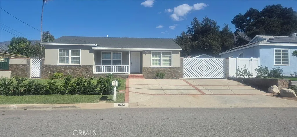 3 bed, 1050 sqft, $3,500 — Photo 1
